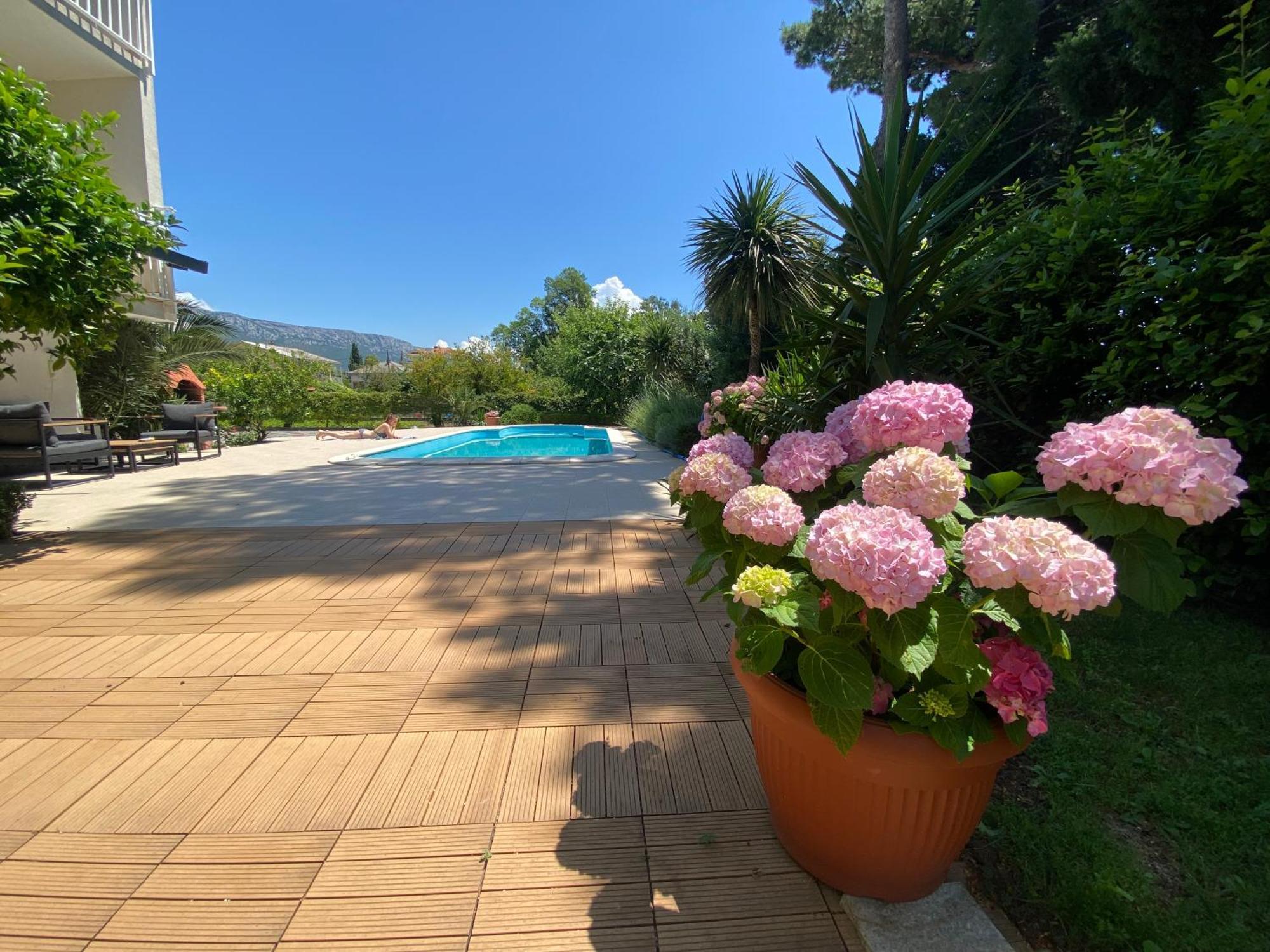 Villa Flora Kastela Exterior photo