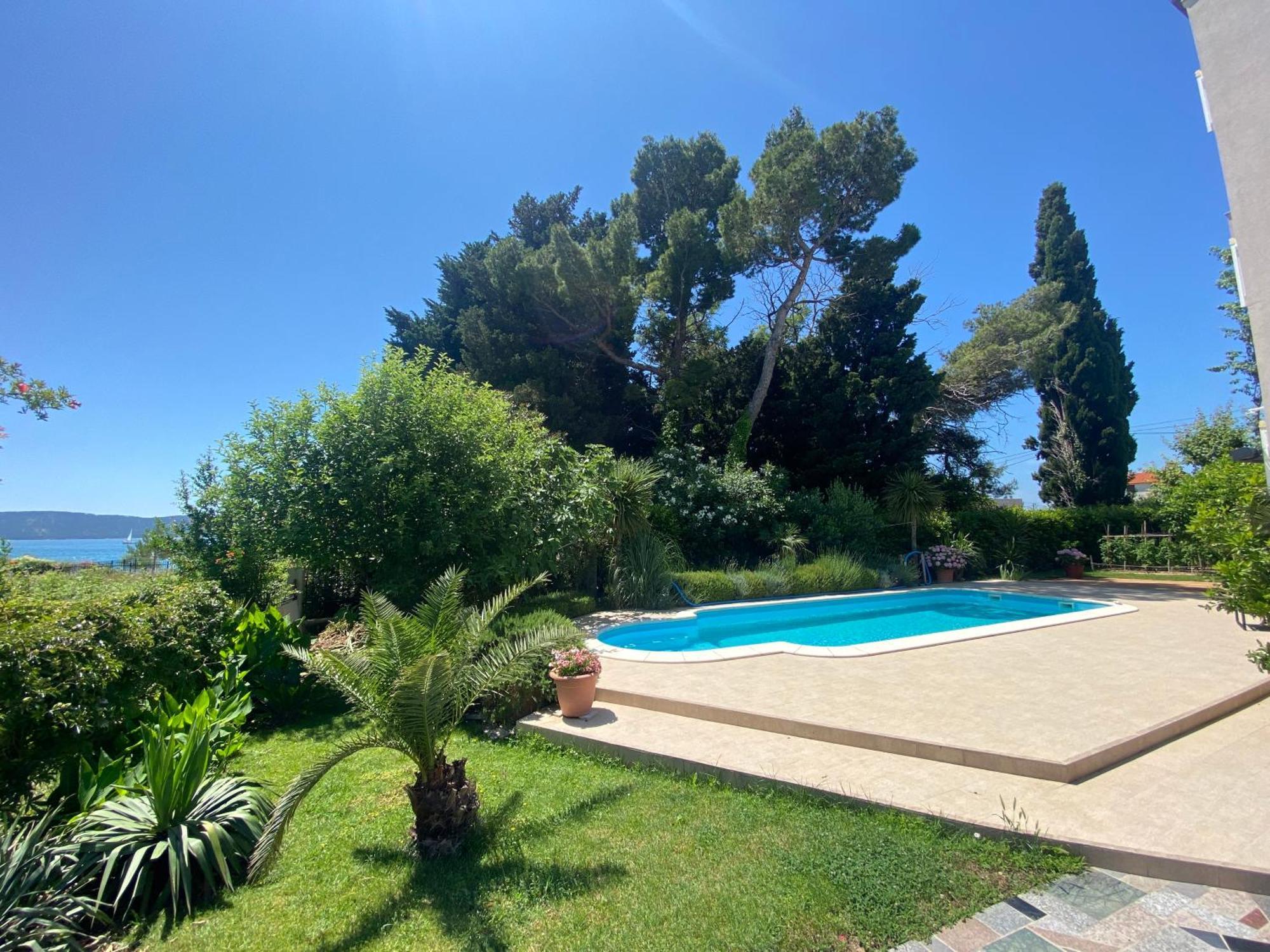 Villa Flora Kastela Exterior photo