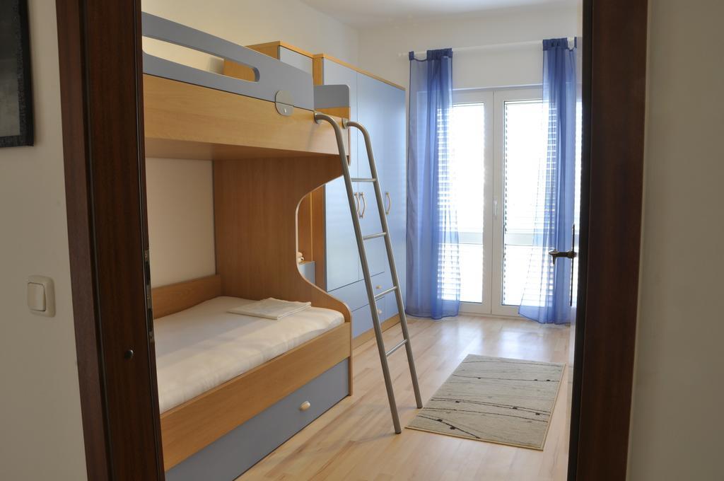 Villa Flora Kastela Room photo